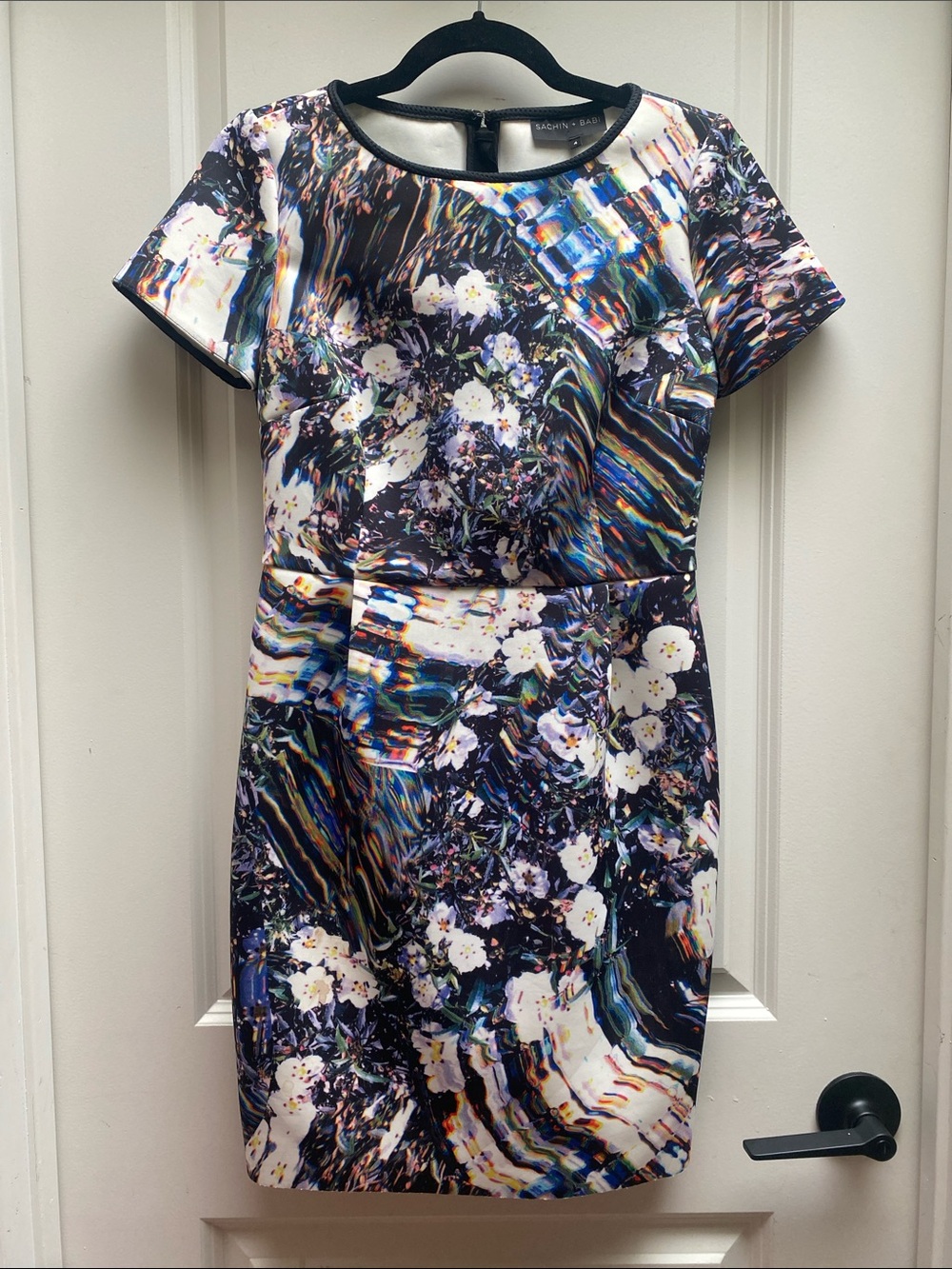 Rare Sachin + Babi Neoprene Dress with Abstract Floral Art Print 4- pockets!